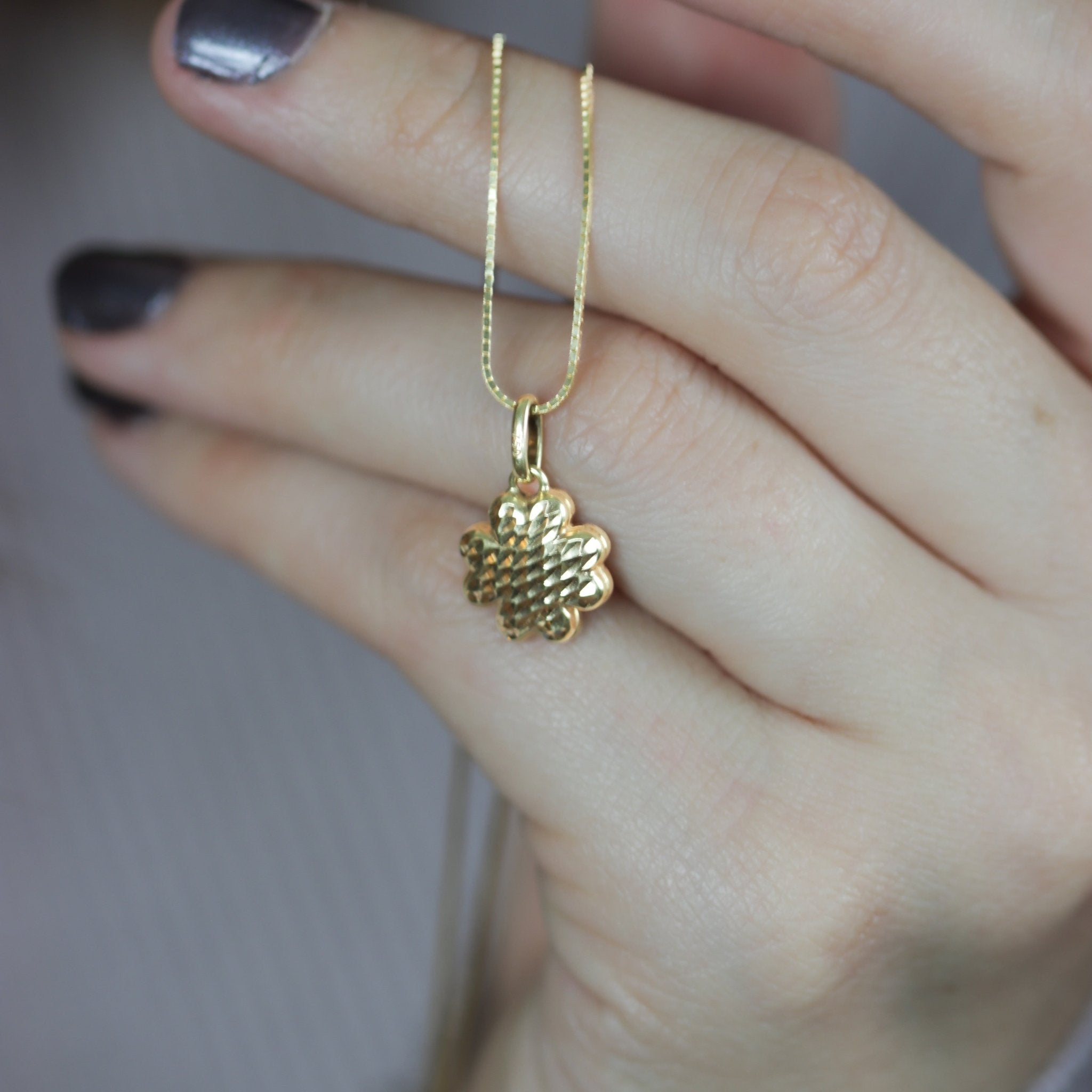 18k Gold Clover Pendant (Textured) - Delma Gold Jewelry