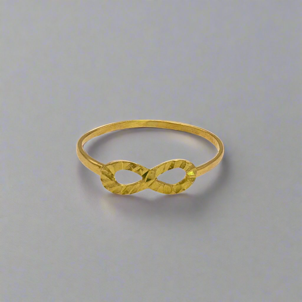 18k gold infinity design ring